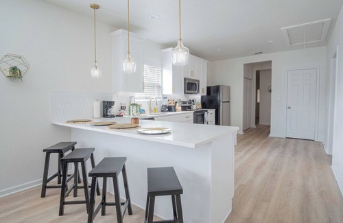 Downtown San Antonio House | Modern 4BR/2.5BA Stylish Home Near DT & Riverwalk