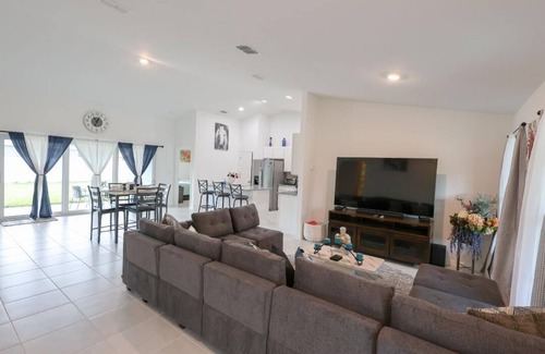 Port Malabar House | "Modern 4BR, 2BA home: brand new, spacious & family-friendly in prime location!"