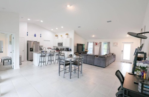 Port Malabar House | "Modern 4BR, 2BA home: brand new, spacious & family-friendly in prime location!"