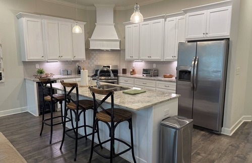 Tuscaloosa House | Modern 4BR/4.5BA Townhome in Historic Downtown Northport, AL!