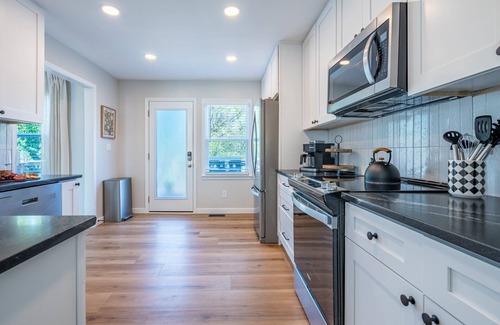 Cartersville House | Modern 4BR by Museums — 10% Week, 15% Month