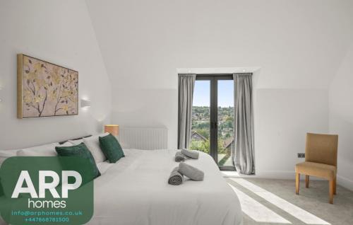 Coulsdon West Apartment | Modern 4BR Home, Ideal for Long Stays & Relocation