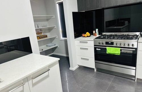 Rockbank House | Modern 4BR Retreat with Pool, Gym, Wi-Fi & Garage – Near Shops