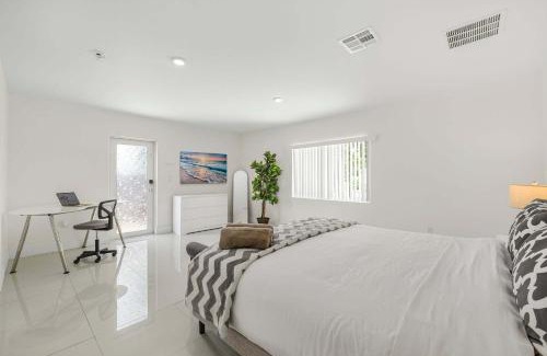 Coral Way House | Modern 4BR Retreat with Private Pool - Near Brickell