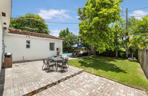 Coral Way House | Modern 4BR Retreat with Private Pool - Near Brickell