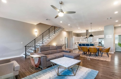 Mid-City House | Modern 4BR townhouse 10 Min to FQ