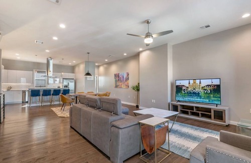 Mid-City House | Modern 4BR townhouse 10 Min to FQ