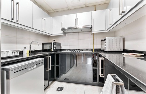 Business Bay Apartment | Modern 4BR w/Gym, Pool, Sauna & Skyline Views