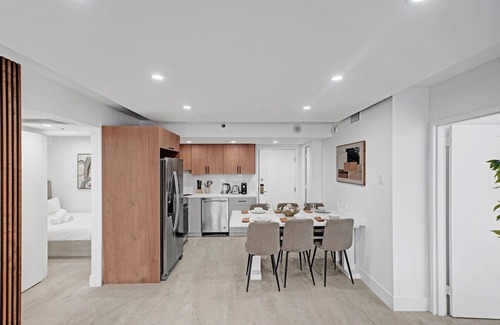 Mid Beach Apartment | Modern 4BR with Ocean Views | Pools & Direct Beach Access 717