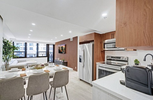 Mid Beach Apartment | Modern 4BR with Ocean Views | Pools & Direct Beach Access 717