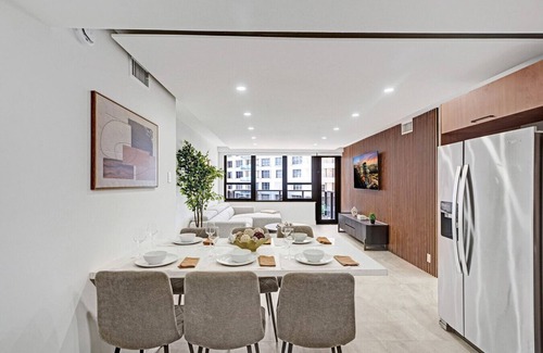 Mid Beach Apartment | Modern 4BR with Ocean Views | Pools & Direct Beach Access 717