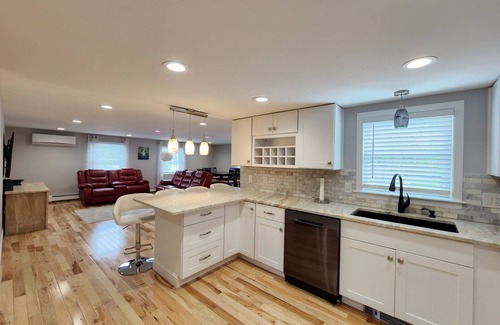 West Yarmouth House | Modern 5 Bedroom Beach House! Walk to Seagull Beach! 0.3mile