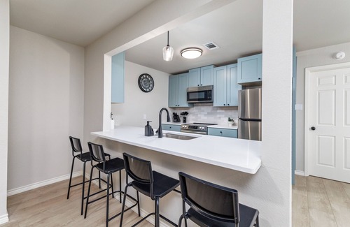 San Angelo House | Modern 5-Bedroom Escape with TVs in Every Room & Room for Everyone