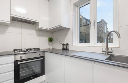 Town Apartment | Modern 5-Bedroom Fulham Flat - Sleeps 12