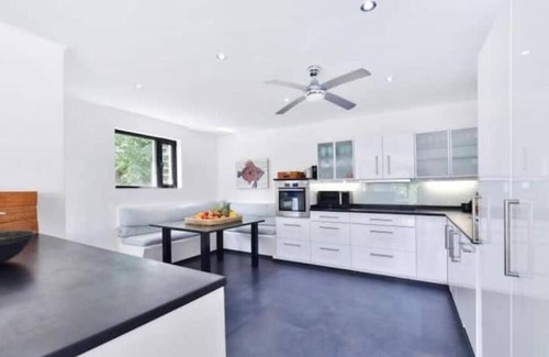 Nueva Andalucia Villa | Modern 5 Beds Villa 5min Puerto Banus