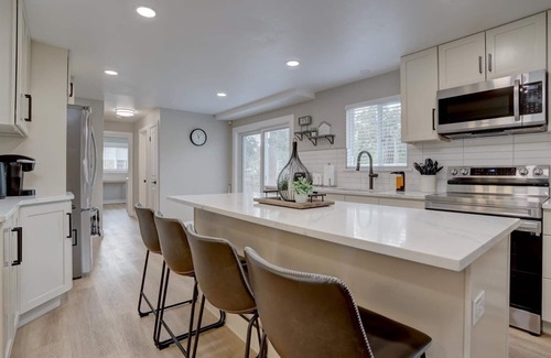 Littleton House | Modern 5 BR - Large Yard + BBQ + Kid's Playhouse + Game Room + Great WiFi