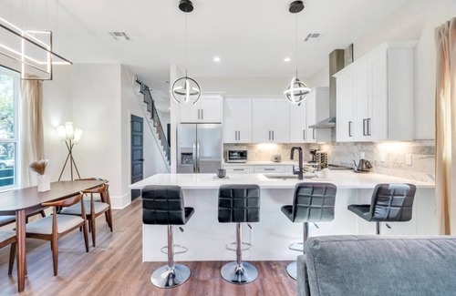Mid-City House | Modern 5BR Mid-City Home: Patio, Balcony, Parking, Canal Streetcar line 3 blocks away