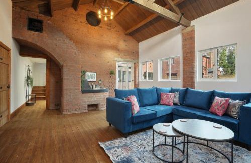 Knowsley House | Modern 5BR Victorian Home in Liverpool