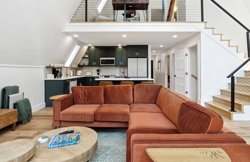 Valois House | Modern A-Frame near many wineries and activities: fire pit, King beds, & more!