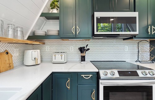 Valois House | Modern A-Frame near many wineries and activities: fire pit, King beds, & more!