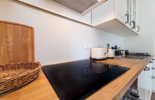 Baska Apartment | Modern accommodation just 400 metres from the beach
