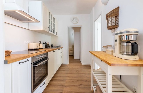 Baska Apartment | Modern accommodation just 400 metres from the beach