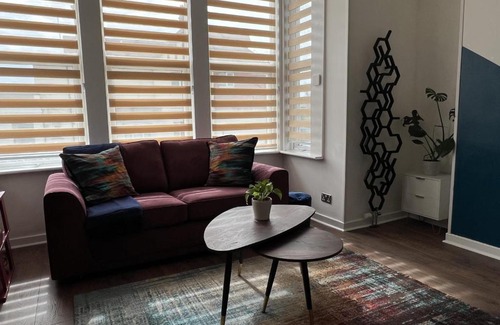 Westcliff-on-Sea Apartment | Modern accomodation in Westcliff-On-Sea