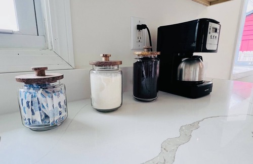 Elk Grove Village House | Modern Aesthetic 3br/1.5ba Family Haven w/Yard