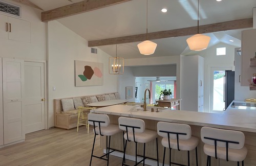 Sunset Park House | Modern Airy Santa Monica Beach House, Dog Friendly, Walk to Shops!