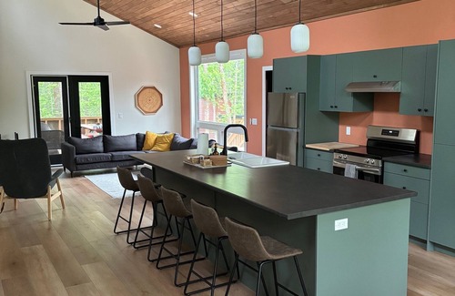 Victoria Beach Cabin | Modern Albert Beach Cabin - with Sauna