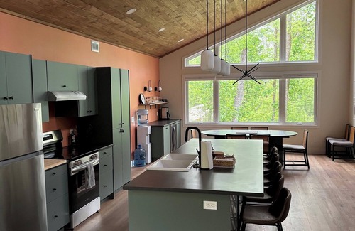 Victoria Beach Cabin | Modern Albert Beach Cabin - with Sauna