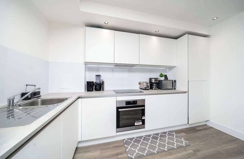 Royal Docks Apartment | Modern Amenities - Easy Access to O2