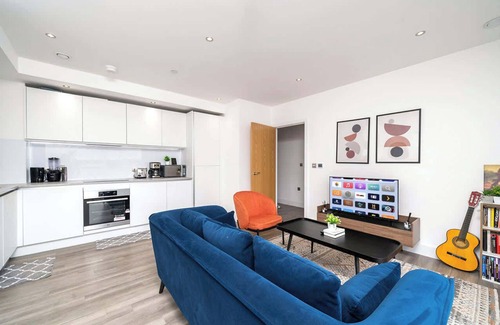 Royal Docks Apartment | Modern Amenities - Easy Access to O2