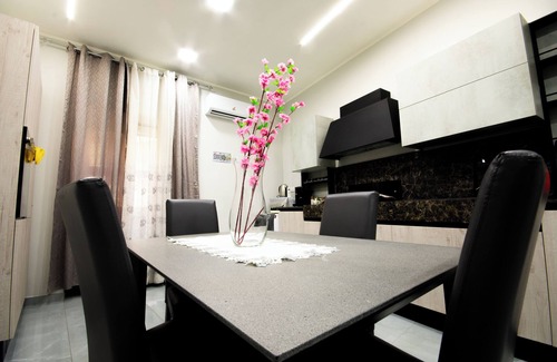 Naples Apartment | Modern and air-conditioned * 1 floor.