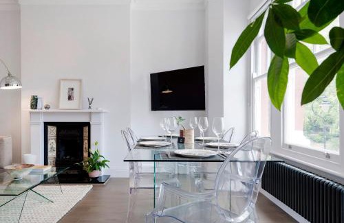 Highgate Apartment | Modern and Bright Highgate Gem