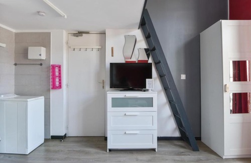 Vauban - Wazemmes Apartment | Modern and bright studio in Vauban district Central Lille