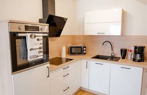 Voehl Apartment | Modern and bright vacation apartment with Hutewald view