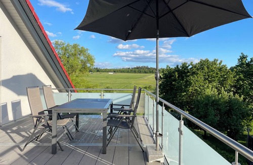 Voehl Apartment | Modern and bright vacation apartment with Hutewald view