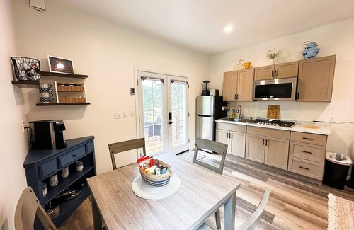Homer Apartment | Modern and Clean 1 BR Sleeps 4 Across from Kachemak Bay - Minutes to the Spit!