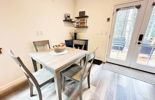 Homer Apartment | Modern and Clean 1 BR Sleeps 4 Across from Kachemak Bay - Minutes to the Spit!