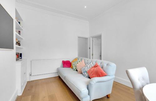 Harrow Road Apartment | Modern and Cosy 2 bedroom Flat in Notting Hill