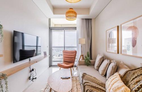 Sheikh Zayed Road Apartment | Modern and Cozy Condo With Unobstructed City Views