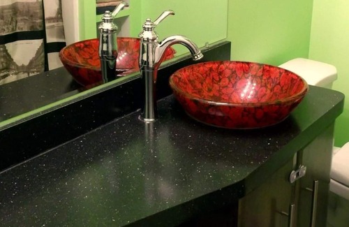 Chilliwack Proper Village West House | Modern and Simple, Family friendly, Sun Deck & Garden, close to downtown