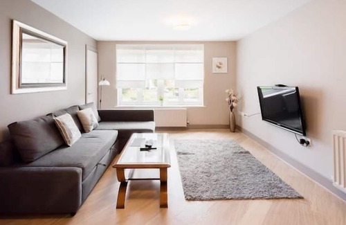 Bray on Thames Apartment | Modern and spacious 2 Bedroom Apartment close to Maidenhead town centre