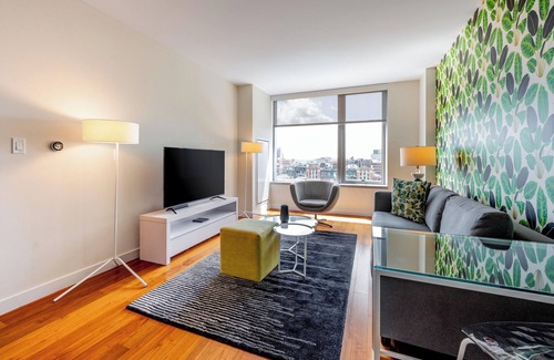 Seaport District Apartment | Modern and Spacious One Bedroom In Seaport