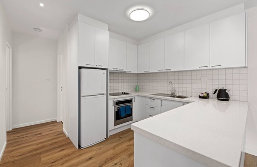Burwood Apartment | Modern and Spacious Three Bedroom Apartment