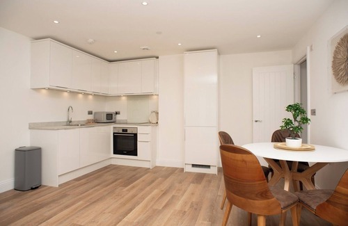 Gravesend Apartment | Modern and Stylish 2-Bedroom Flat in Trinity Point