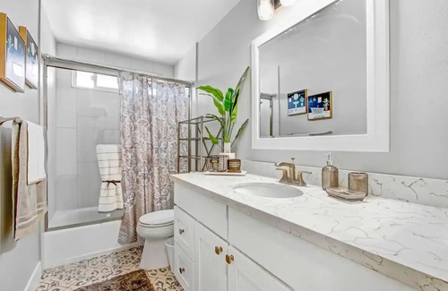 Fullerton House | Modern and Stylish 4-bedroom Home