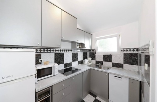 Maslenica Apartment | Modern Apartment with Private Pool in Maslenica