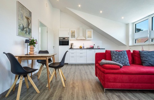 Waggershausen Apartment | Modern Apartment 2 in House Sohl with Private Balcony & WiFi